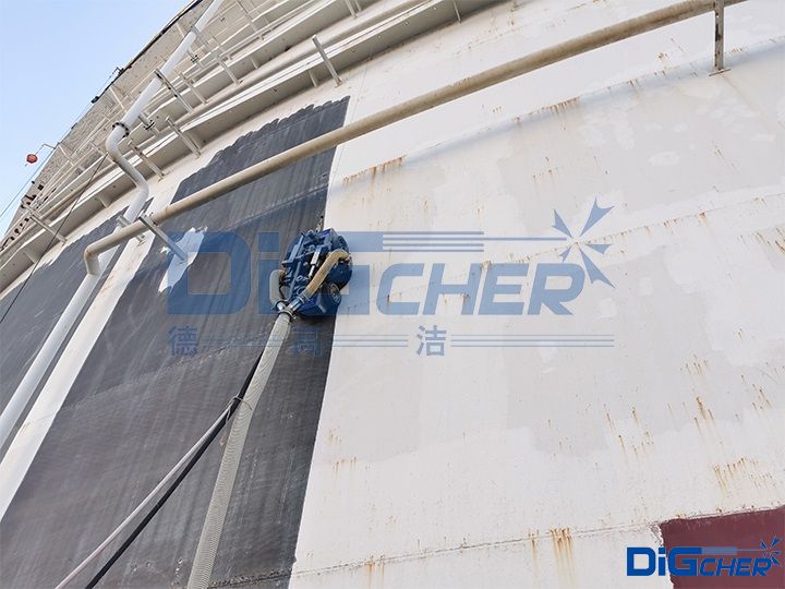 油罐除銹機(jī)器人作業(yè)實(shí)景